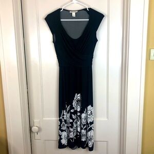 WHBM black dress white floral detail v-neck cap sleeveless mid length size 0